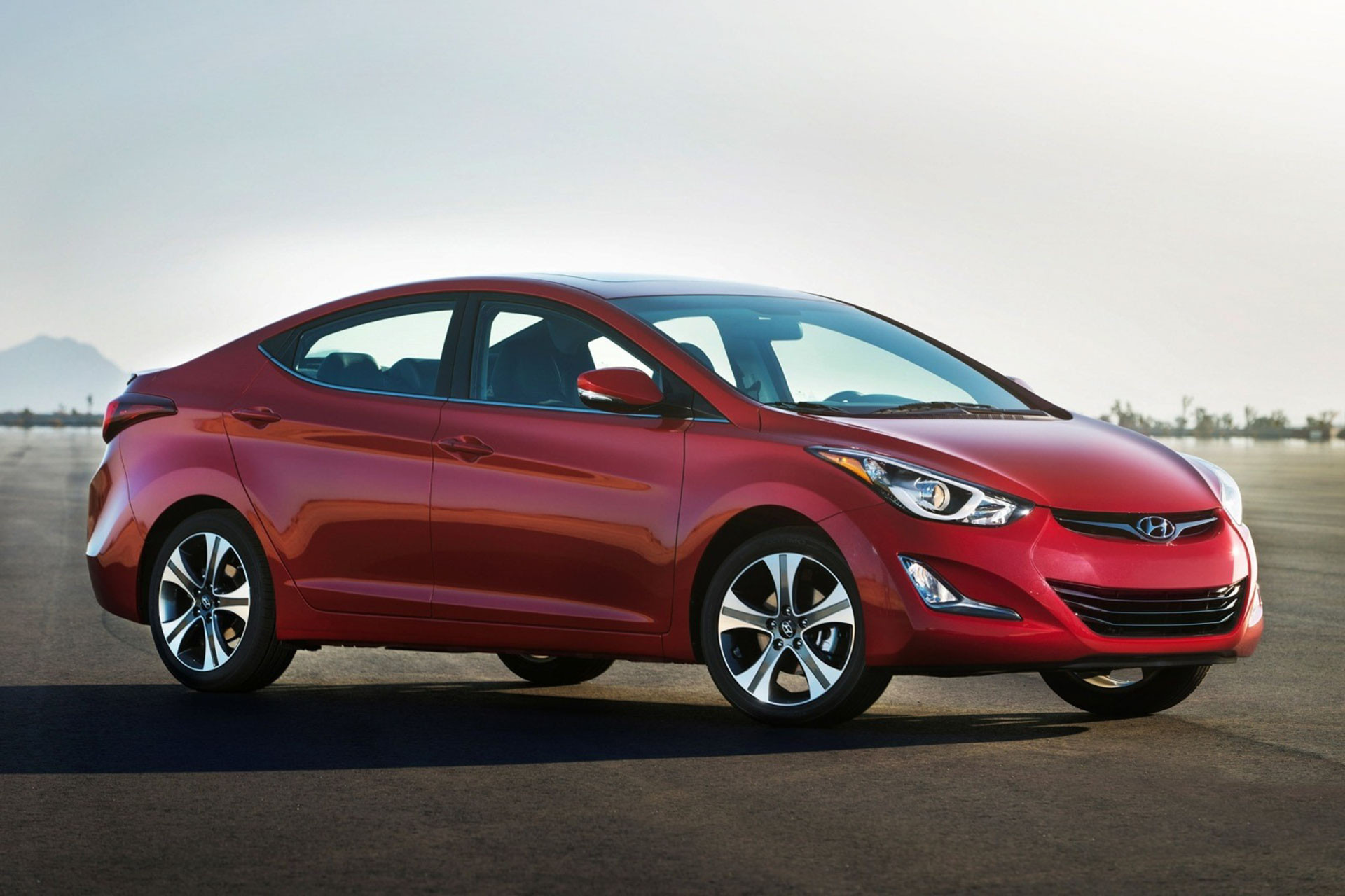 Hyundai Elantra 2013.jpg