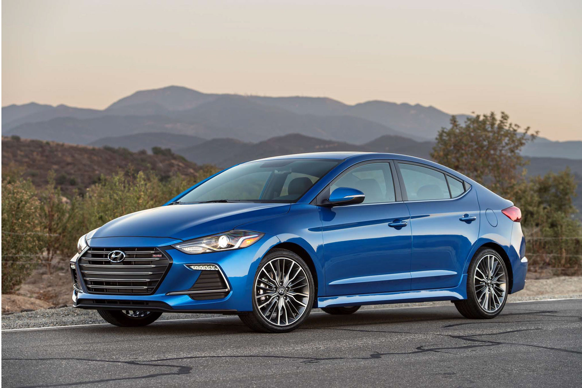 Hyundai Elantra 2017.jpg