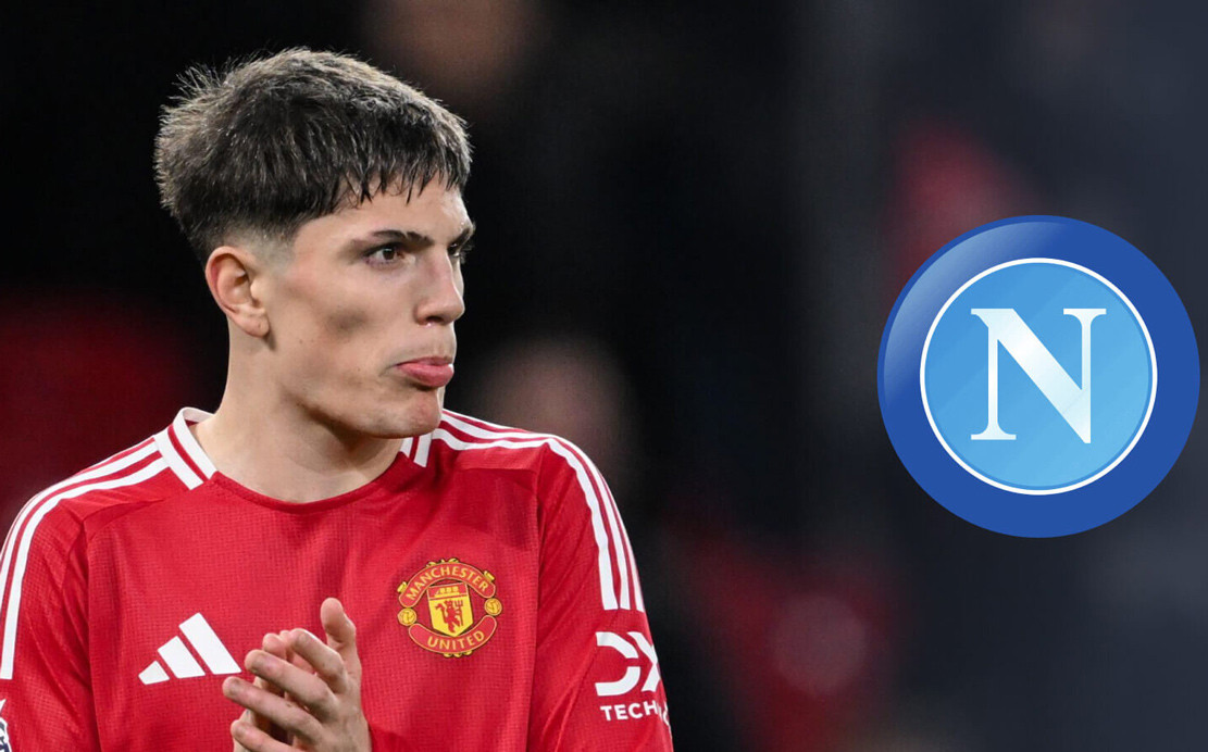 man utd winger alejandro garnacho napoli badge.jpg