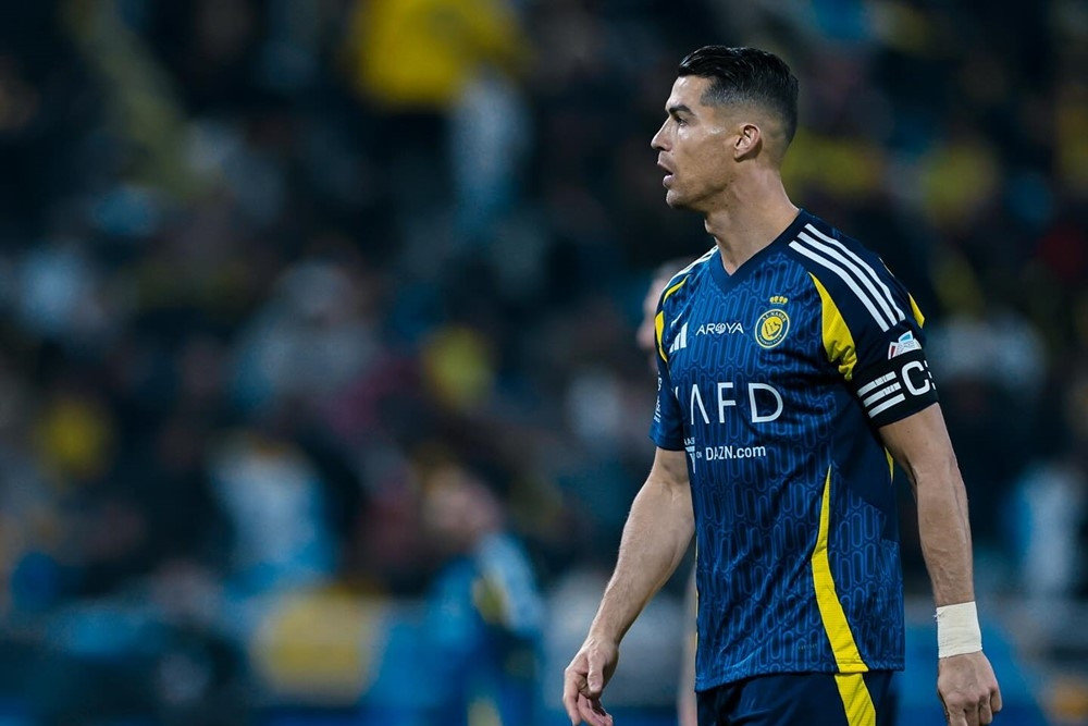 Ronaldo mờ nhạt, Al Nassr thoát thua nhờ cựu sao Man City