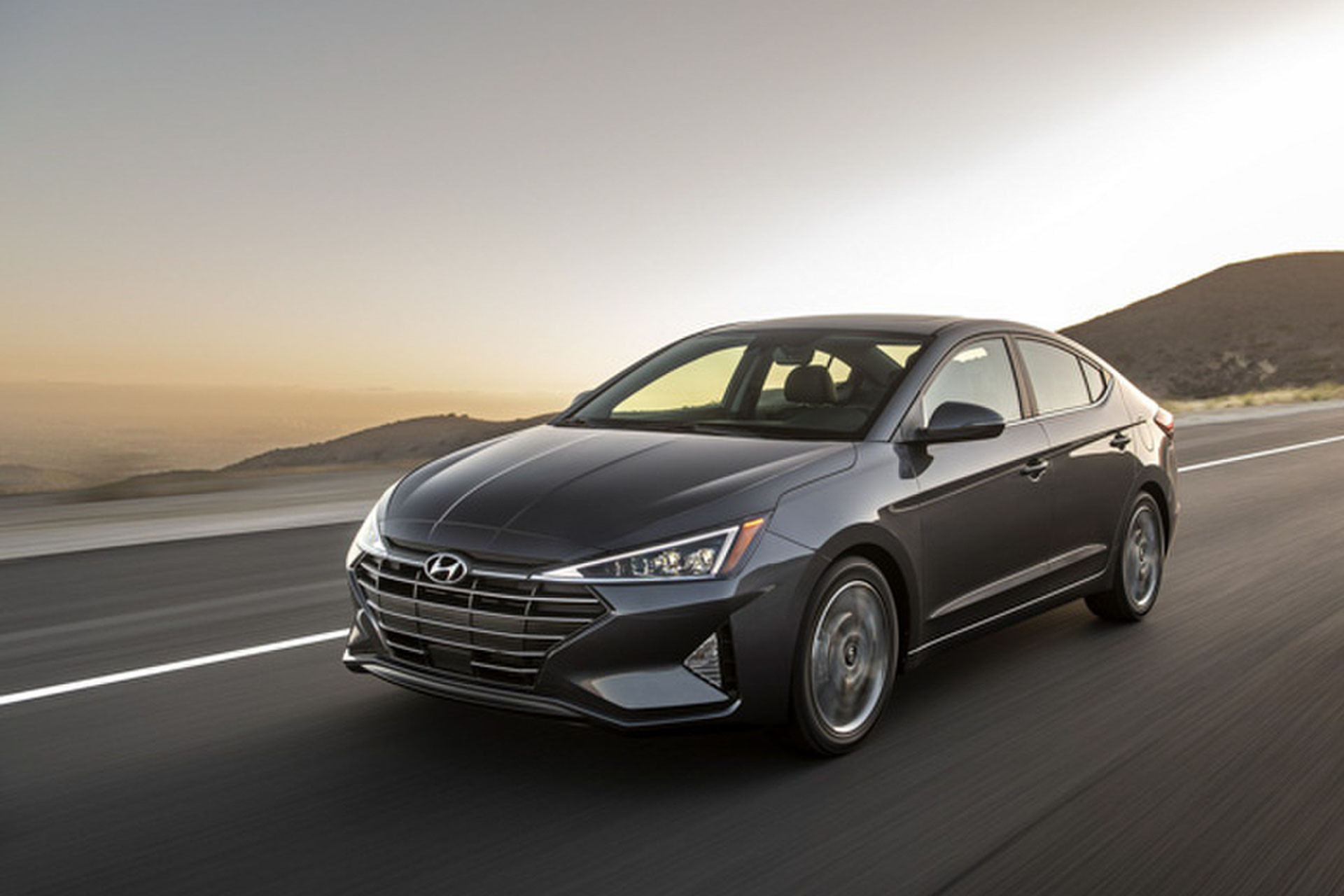Hyundai Elantra 2019.jpg