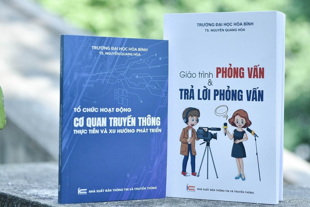 2 cuốn sách dành cho người làm báo và truyền thông của Tiến sĩ Nguyễn Quang Hòa