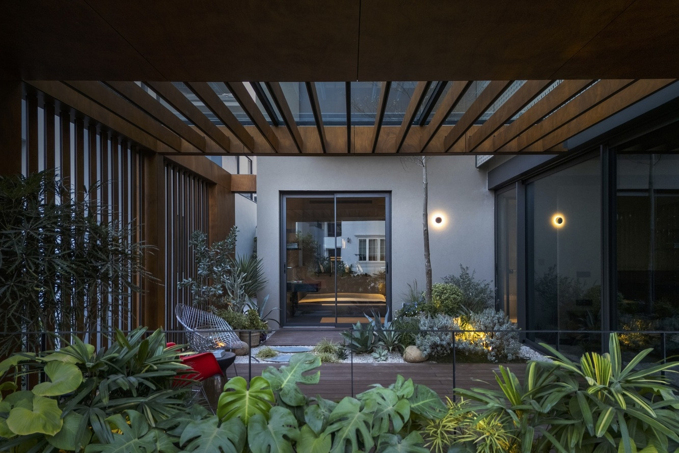 Ấn tượng với biệt thự có trần nhà là 'bầu trời đầy sao'