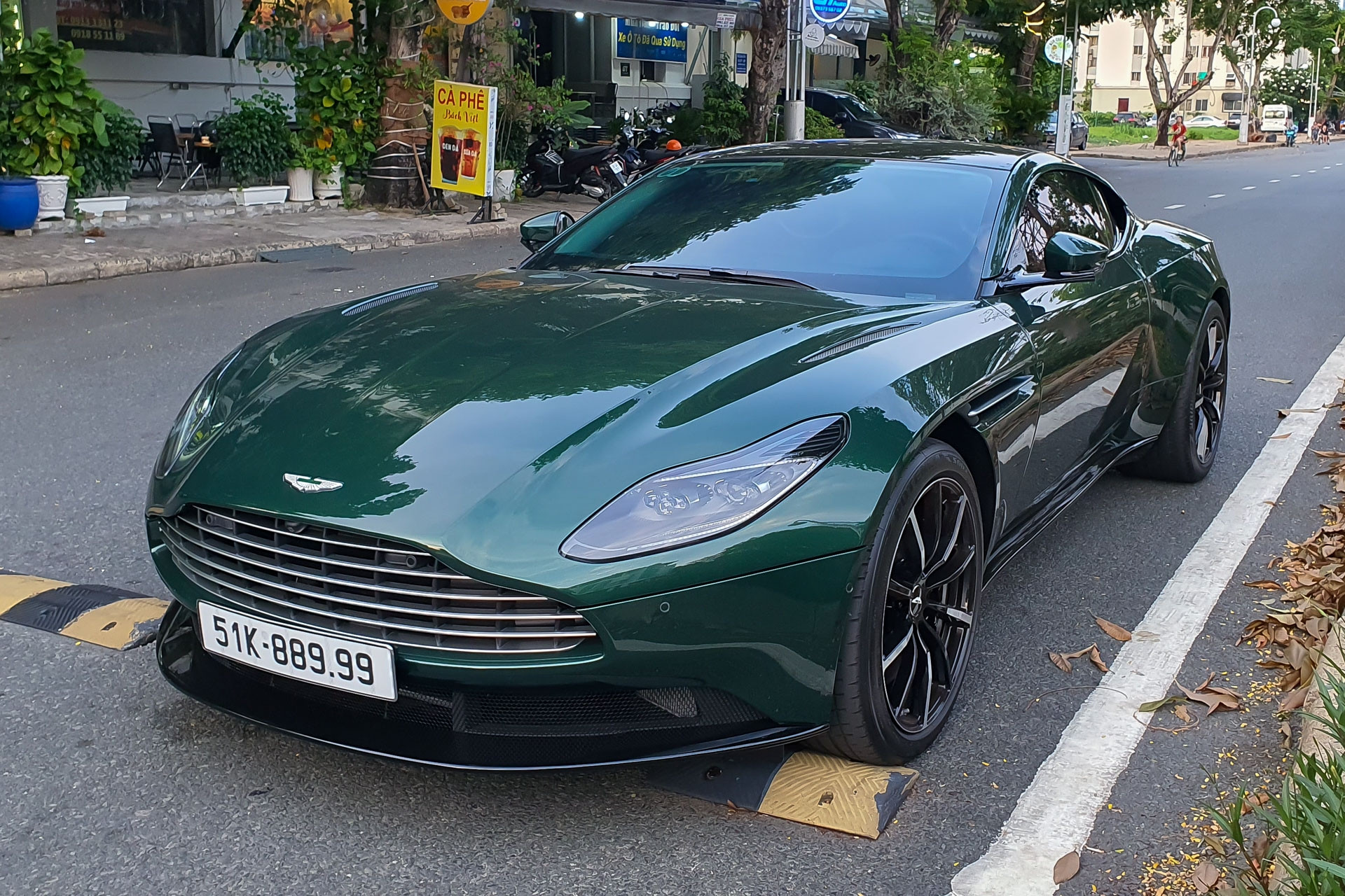 Chạy hơn 1 năm, Aston Martin DB11 độc nhất Việt Nam bị lỗ gần 5 tỷ