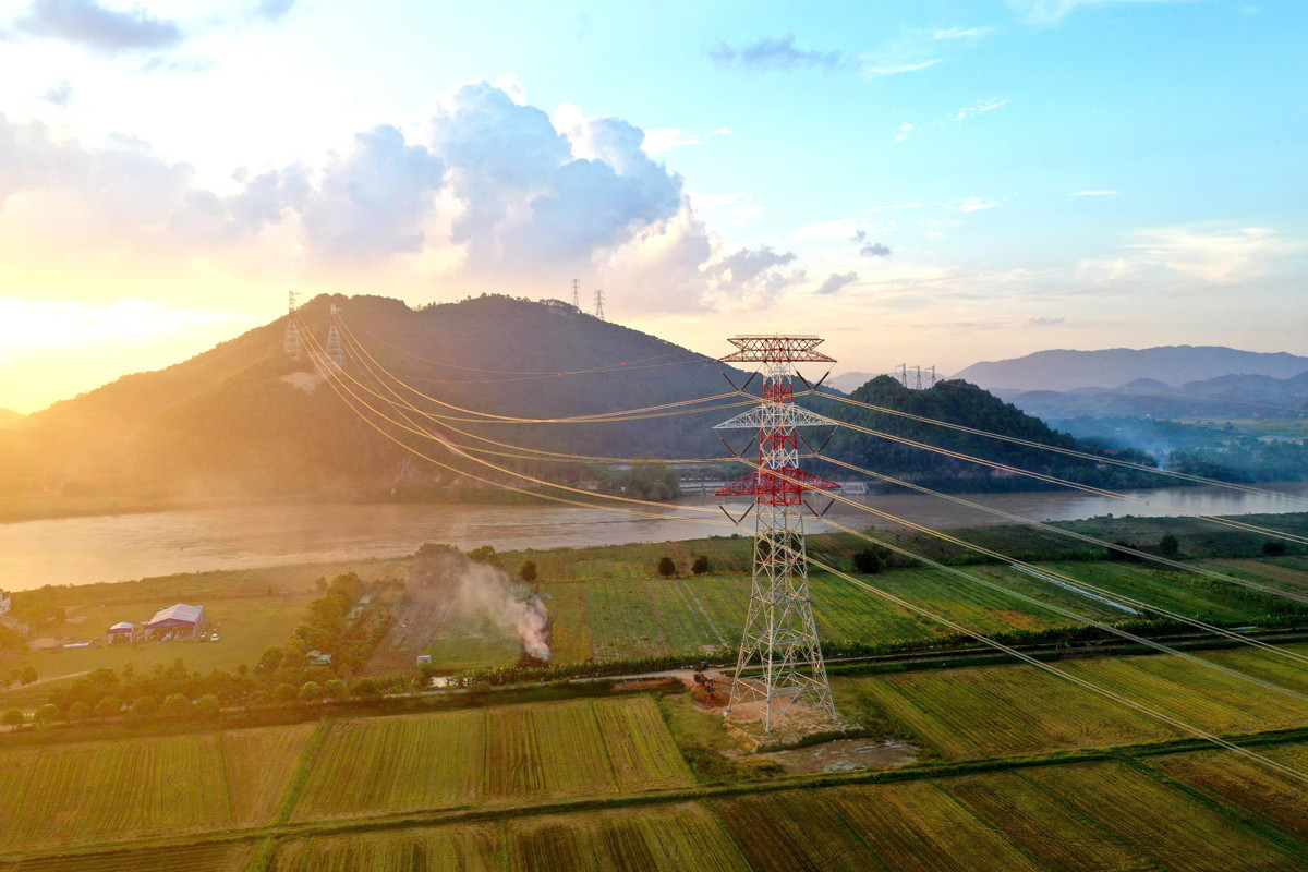 DD 500kV mach 3 doan vuot song Lam (Thanh Vinh).jpg