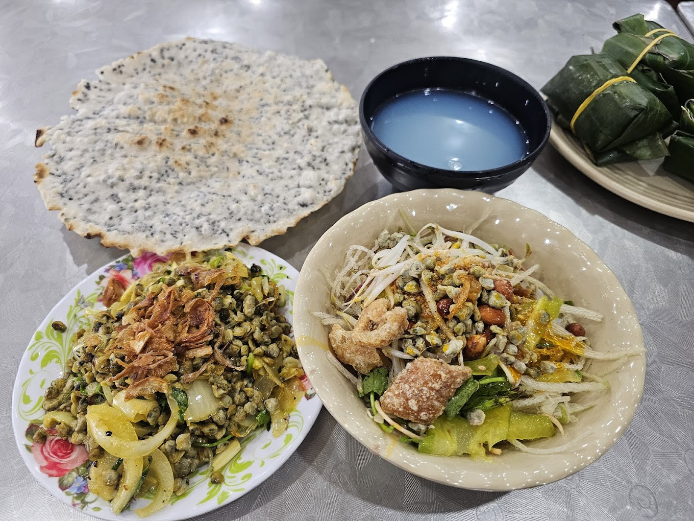 Nhan Tran   cơm hến.jpg