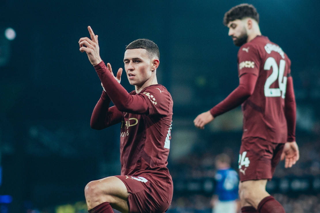 Phil Foden bừng sáng, Man City đại thắng '6 sao'