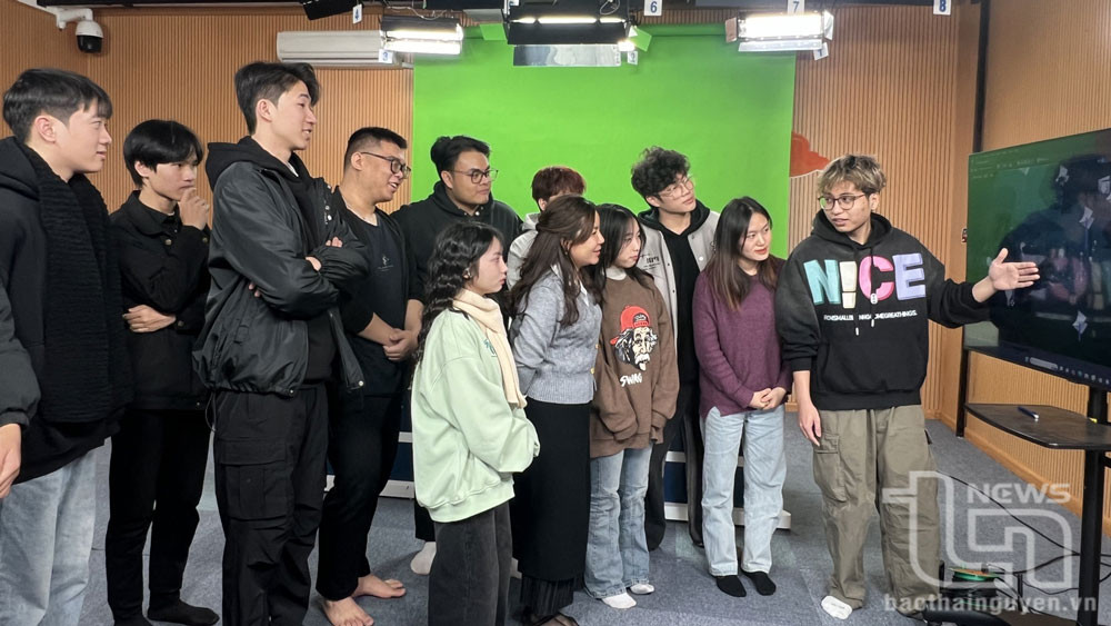 Ekip tham gia sản xuất phim “Dế Mèn: Cuộc phiêu lưu tới xóm Lầy Lội”.