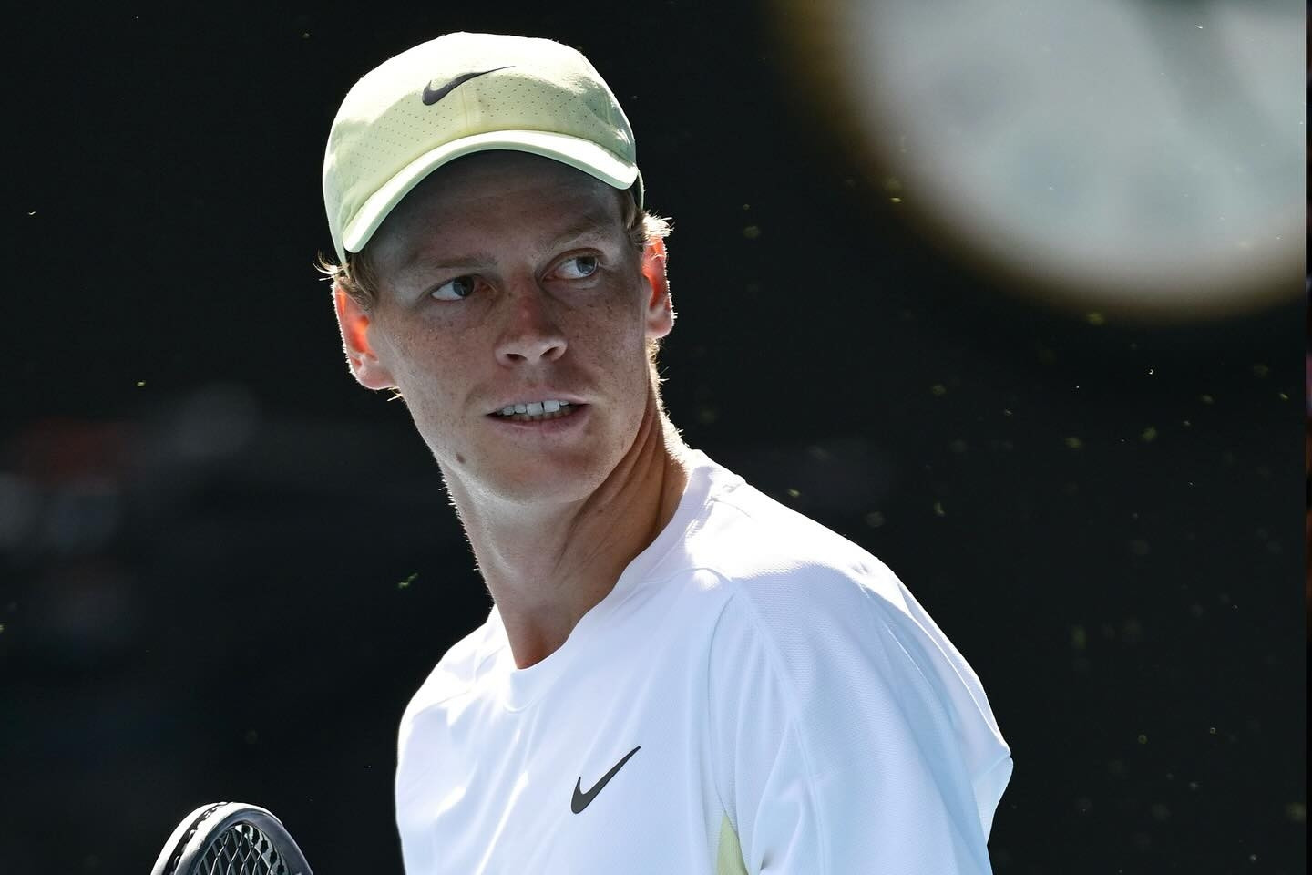 'Thổi bay' Rune, Jannik Sinner vào tứ kết Australian Open