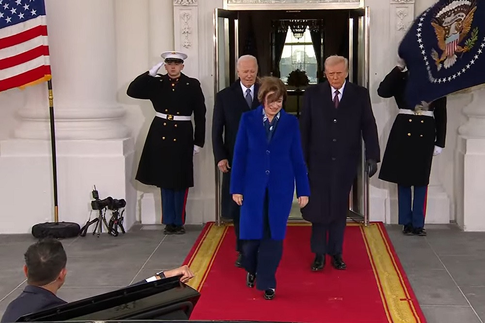 Trump và Biden rời Nhà Trắng.jpg