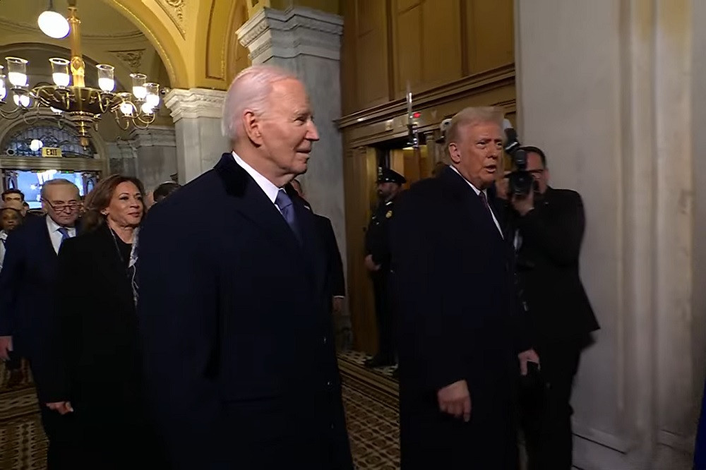 Trump và Biden vào Điện Capitol.jpg