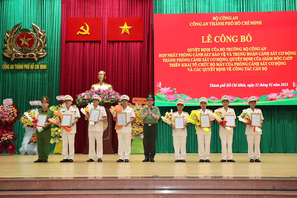 Canh sat co dong 1.png