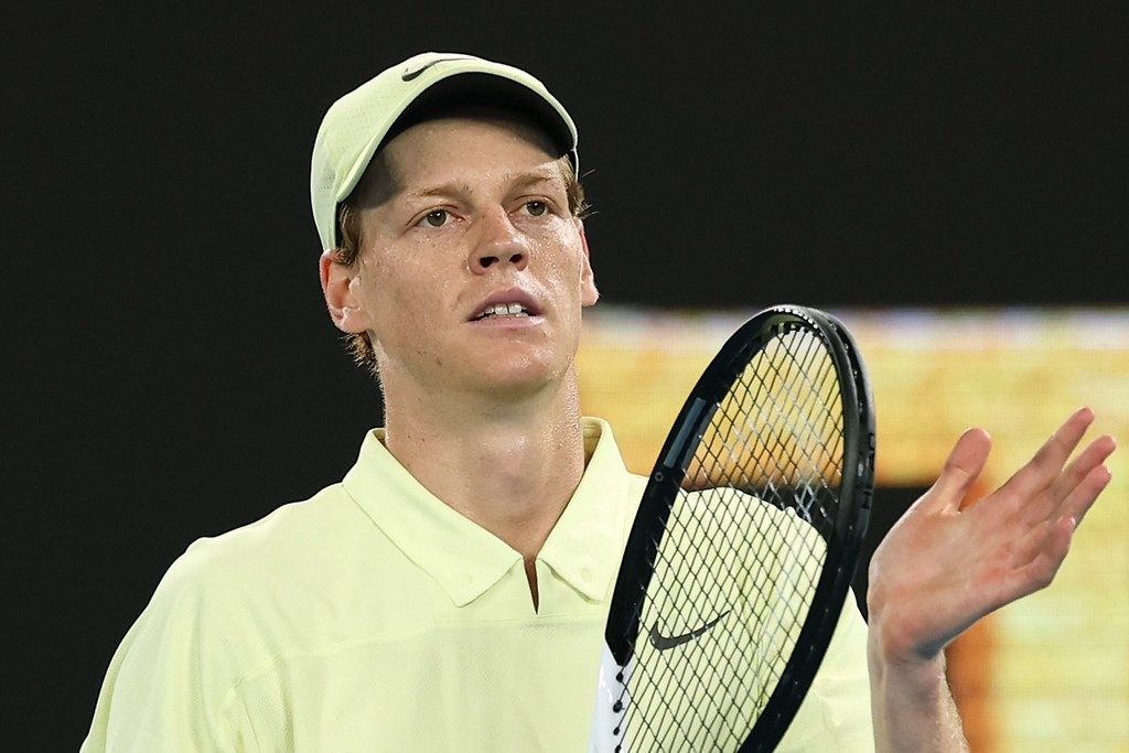 Jannik Sinner 'tốc hành' vào bán kết Australian Open