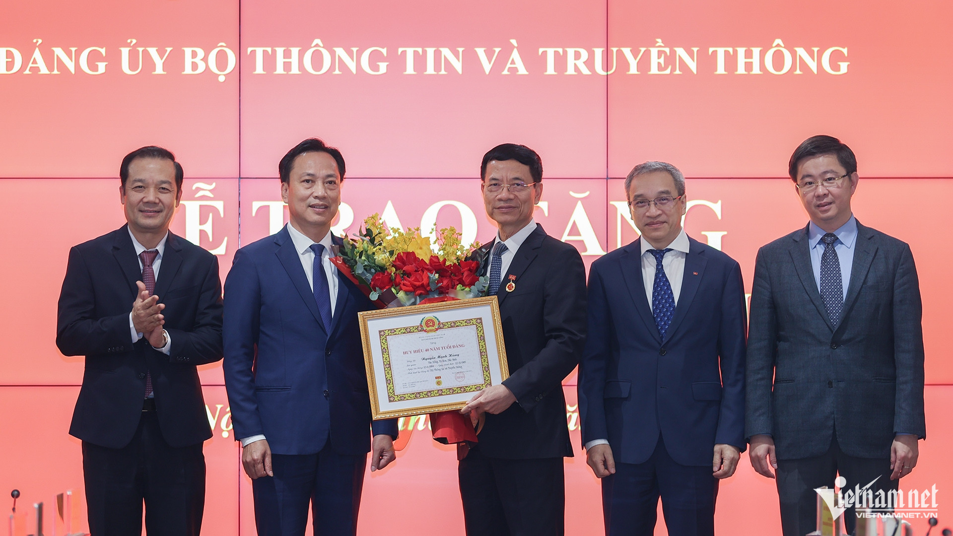 W-BT Hung 40 nam tuoi Dang 6.jpg