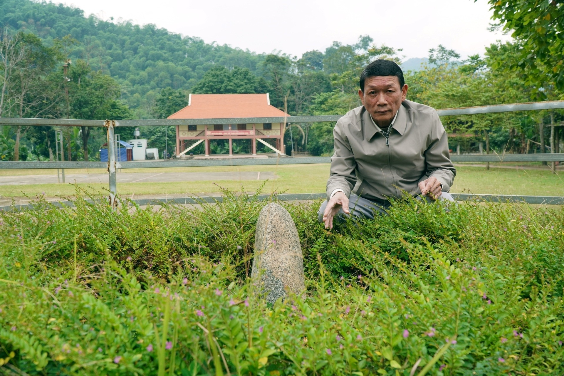 Cả làng bảo vệ 'hòn đá vía', xem như báu vật ở xứ Thanh