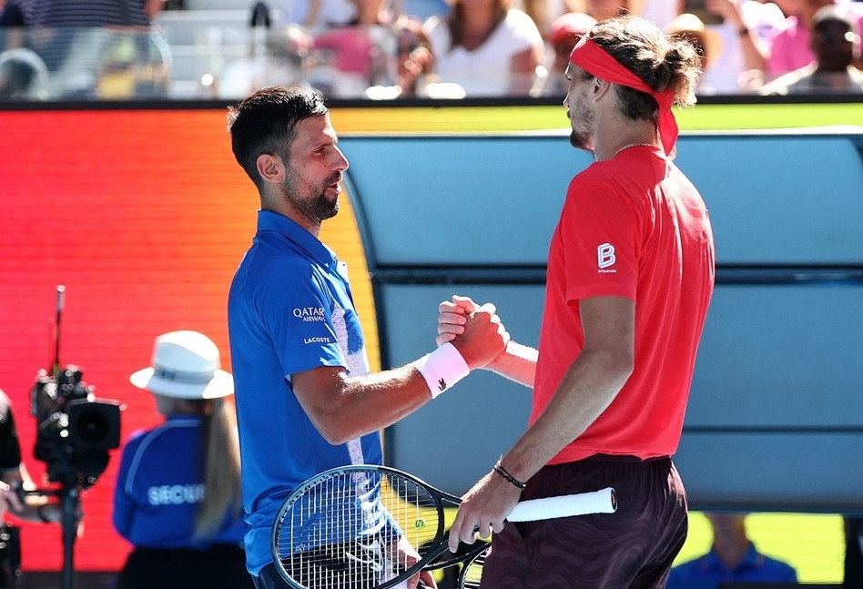 Djokovic bỏ cuộc, Zverev lấy vé chung kết Australian Open