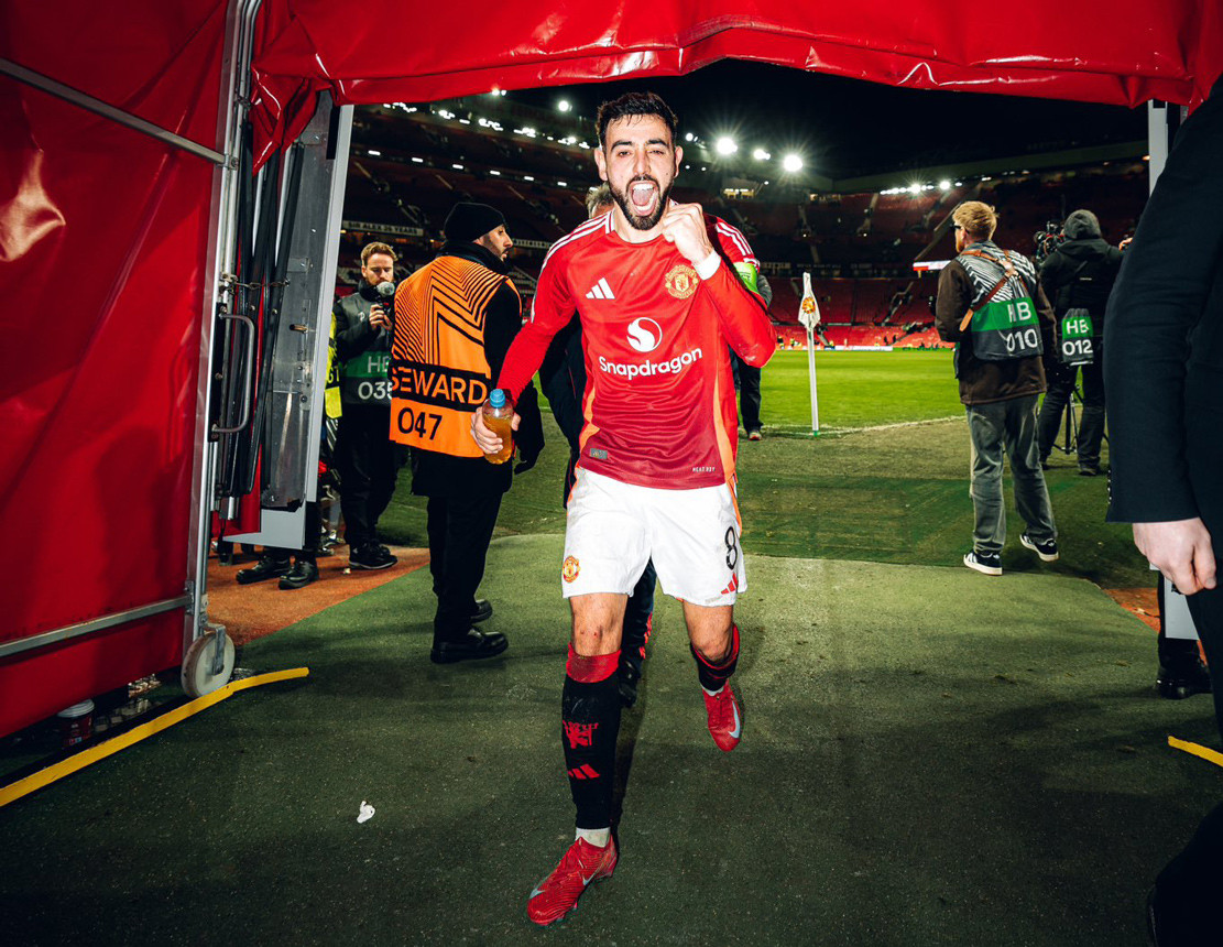 MU thắng nghẹt thở phút bù giờ GiAzblnW4AALBtJ.jpg