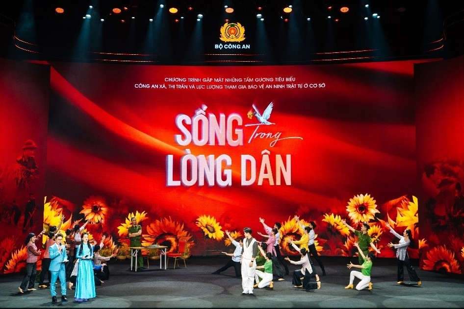 'Sống trong lòng dân' - Chương trình nghệ thuật tôn vinh gương sáng Công an xã