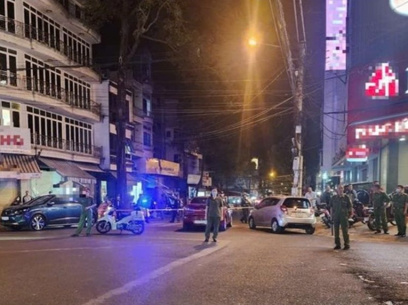 Nhảy lầu tiệm vàng.jpg