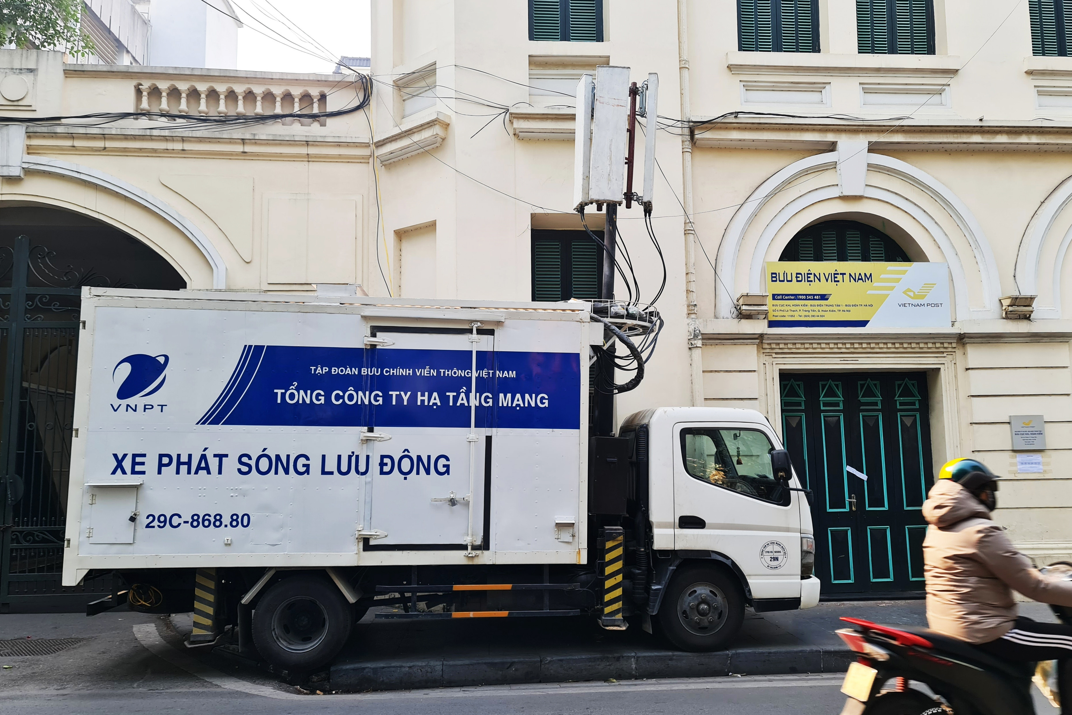 Tăng cường xe phát sóng BTS lưu động dịp Tết Nguyên đán