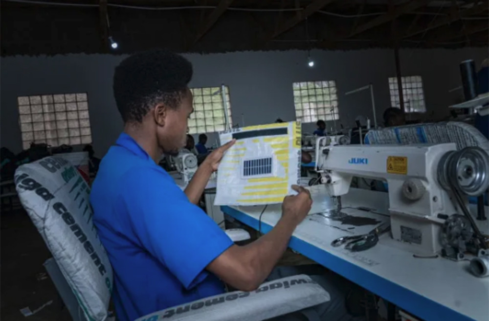 tam pin mat troi.jpg