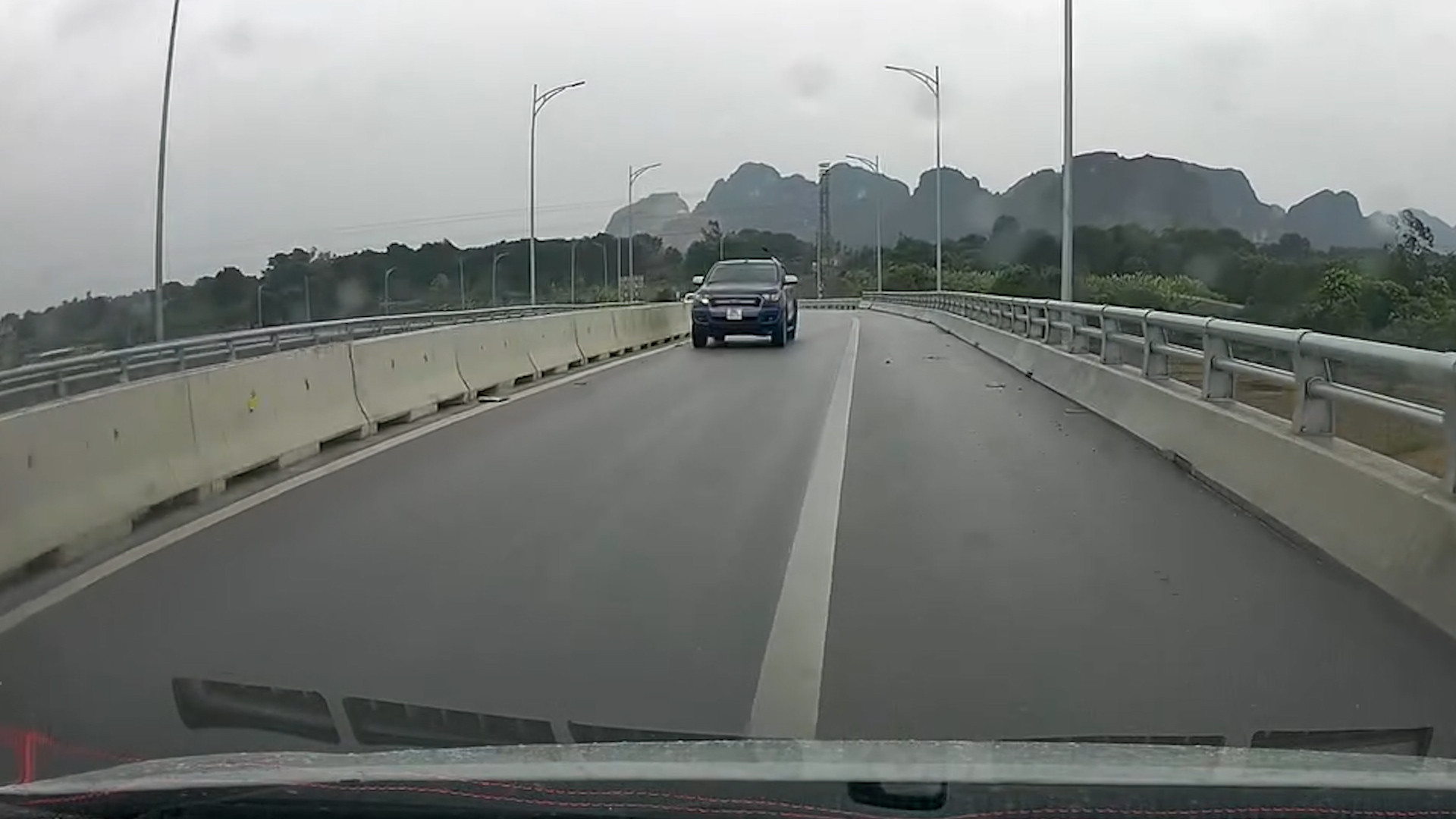 bieu dien.00_05_15_06.Still006.jpg