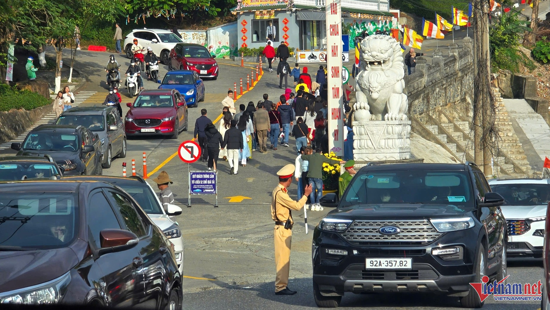 W-chua linh ung2.jpg