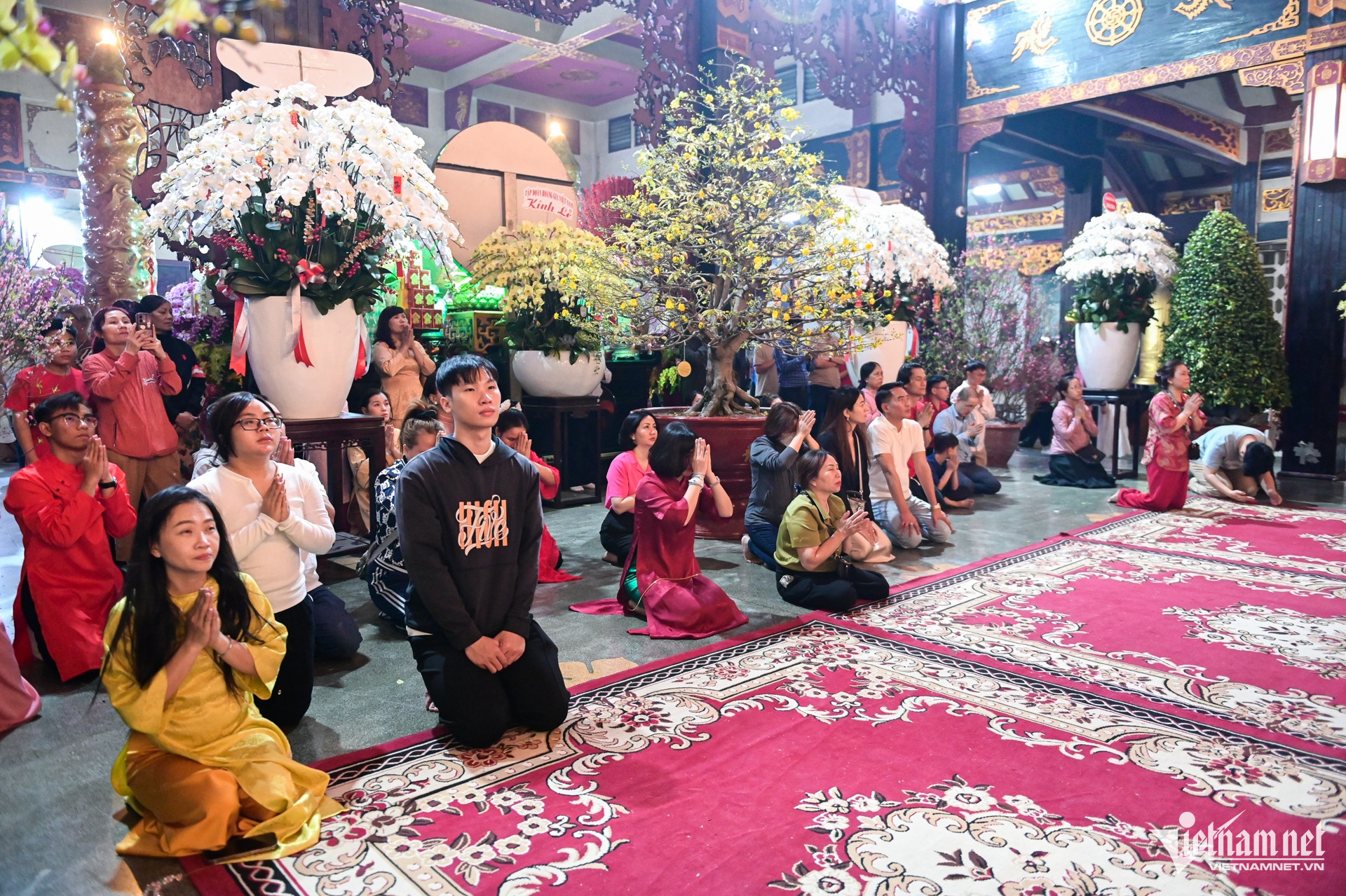 W-tết đi chùa   nguyễn huế 9.jpg