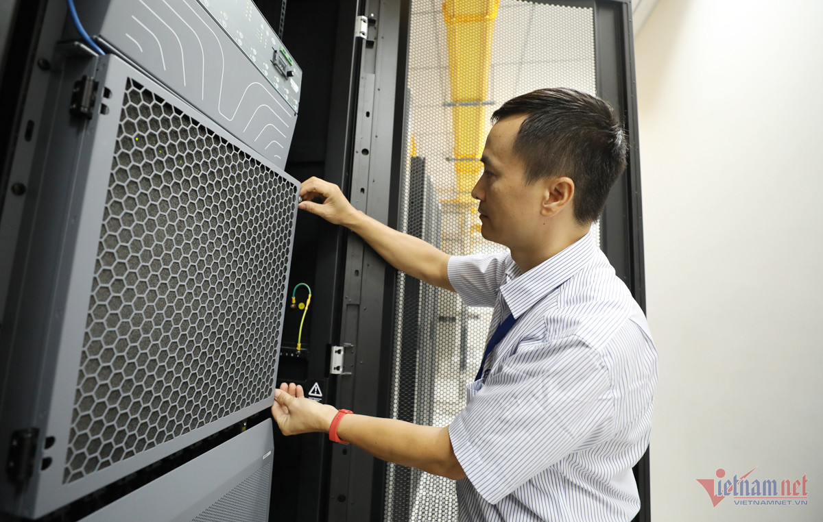 Cáp quang biển AAE-1 vừa sửa xong, tuyến IA lại gặp sự cố W-trung-tam-du-lieu-1-1.jpg