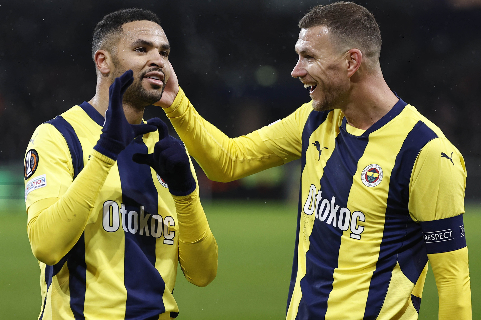 Fenerbahce.org. Dzeko Fenerbahce Midtjylland.jpg