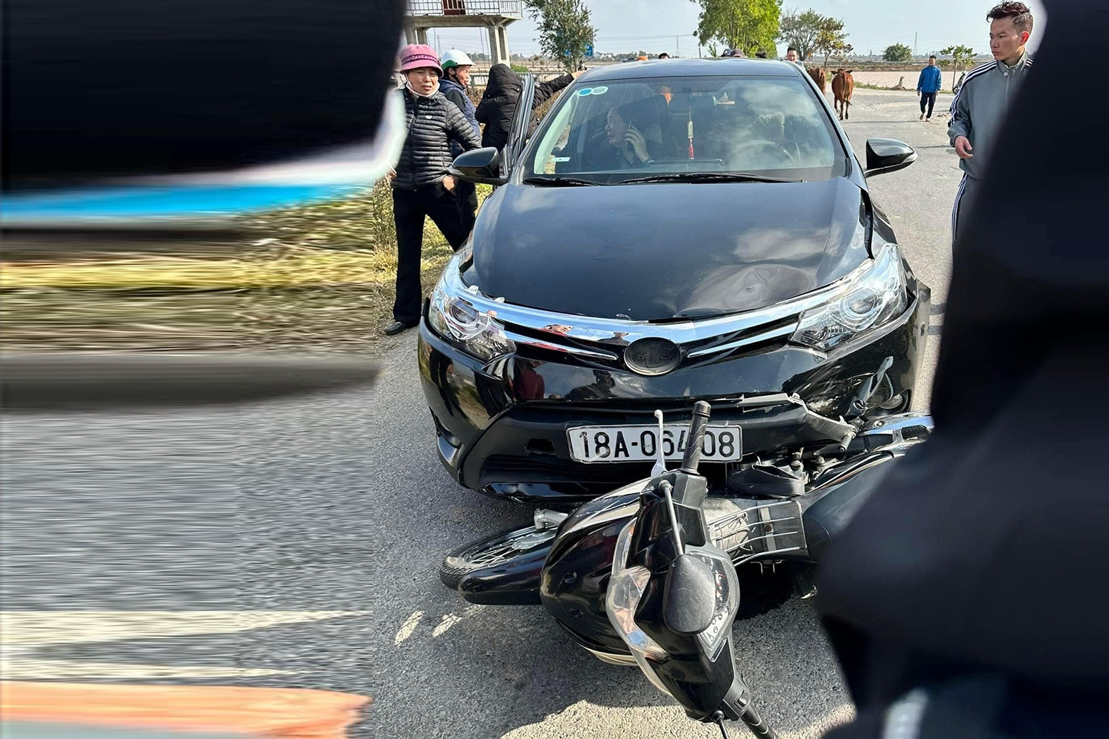 Nam Định: Va chạm với ô tô, người phụ nữ bị thương