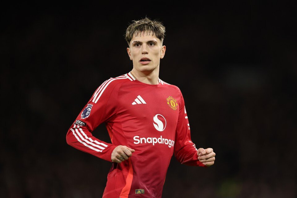www_thesun_co_uk alejandro garnacho manchester united action 966949804.jpg