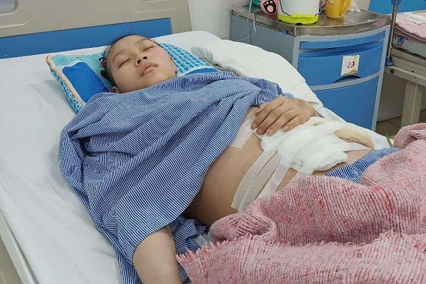 Nữ sinh tuyệt vọng khi cùng lúc mắc ung thư và suy thận