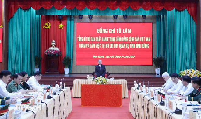 ttxvn-tong-bi-thu-to-lam-tham-va-lam-viec-tai-bo-chi-huy-quan-su-tinh-binh-duong-6.jpg