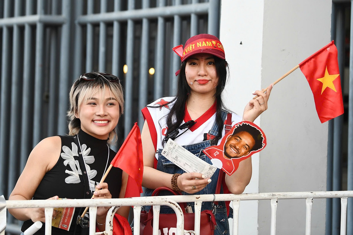 fan nu Viet nam.jpg