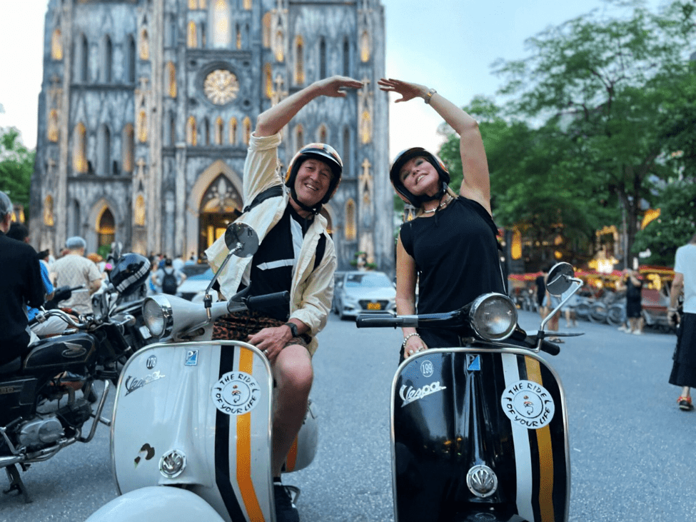 vespa tour couples097 .png