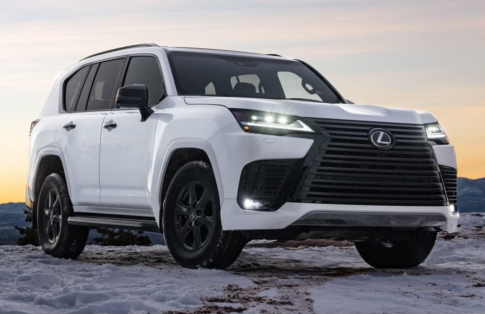 Giá xe Lexus LX 2025 tăng đáng kể nhưng sức hút không hề giảm