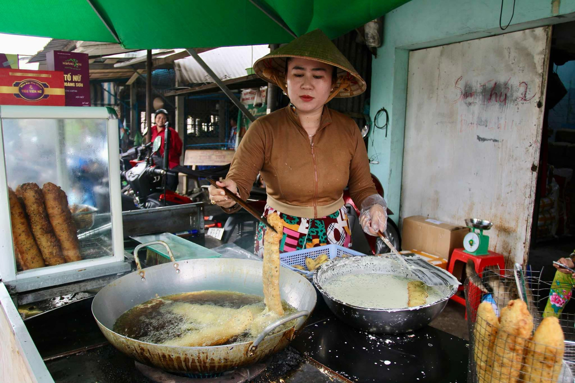 Tung 'chiêu' bán hàng lạ, quán bánh chuối ở Sóc Trăng 'chốt đơn' 300 chiếc/ngày