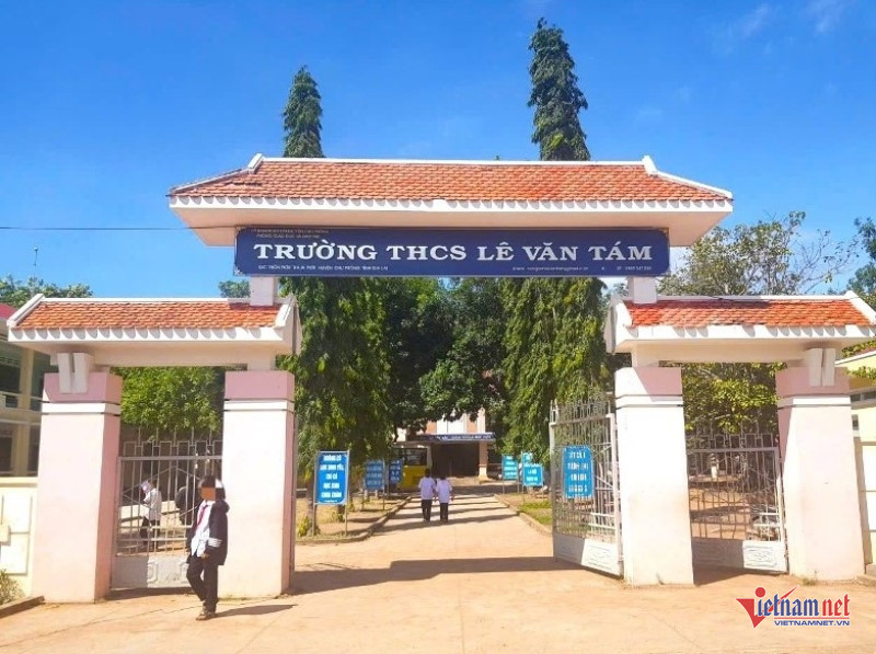 W-Cách chức hiệu trưởng.jpg