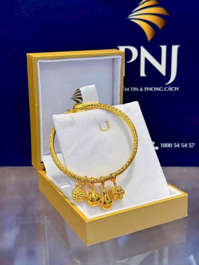 Người mua vàng lãi bao nhiêu trong năm 2024? 3 03.PNJ.jpg