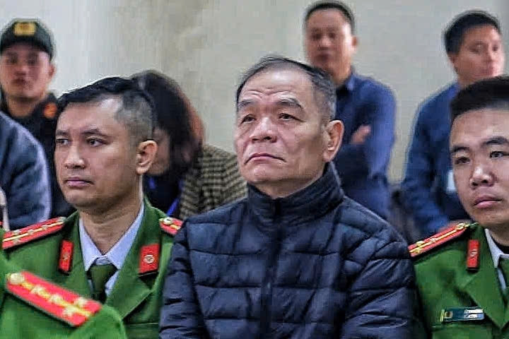 Bị cáo Lê Thanh Vân khai tại tòa việc doanh nghiệp chạy theo dúi tiền cảm ơn