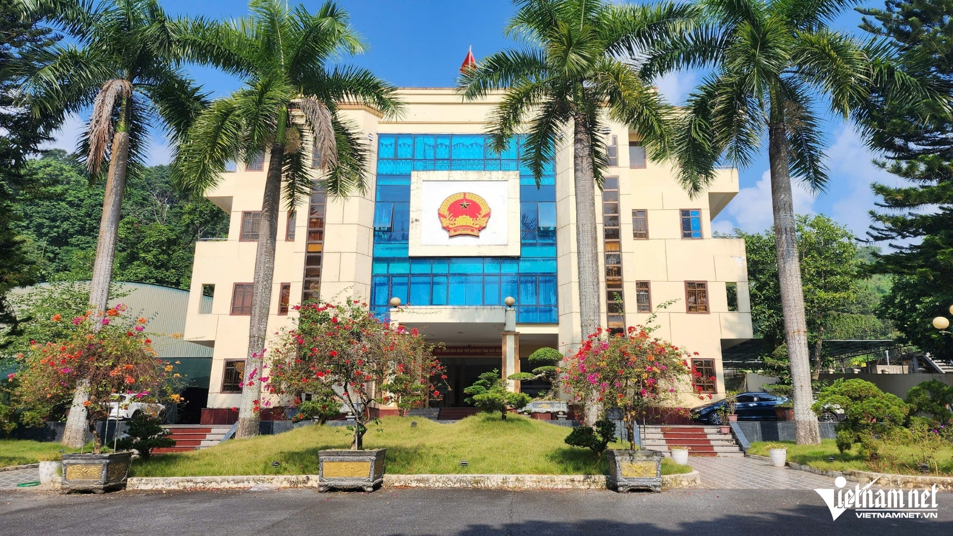W-anh 1Bị cắt ngân sách.jpg