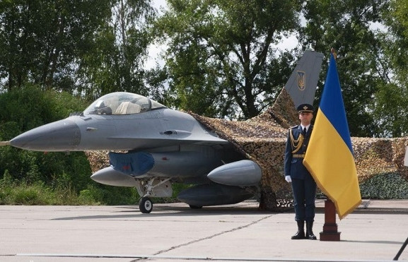 Phi công Ukraine lái F-16 lập kỷ lục bắn hạ 6 tên lửa Nga trong trận không chiến