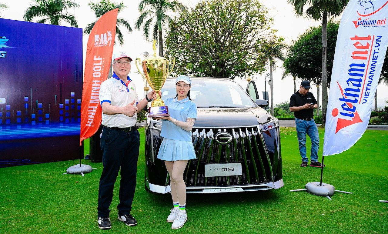 Golfer Phan Thị Lan Hương giành chức vô địch với thành tích 79 gậy