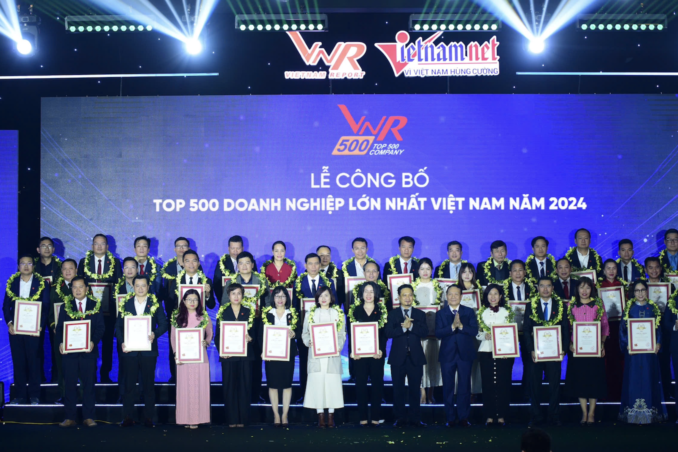 Vinh danh Top 500 doanh nghiệp lớn nhất Việt Nam năm 2024