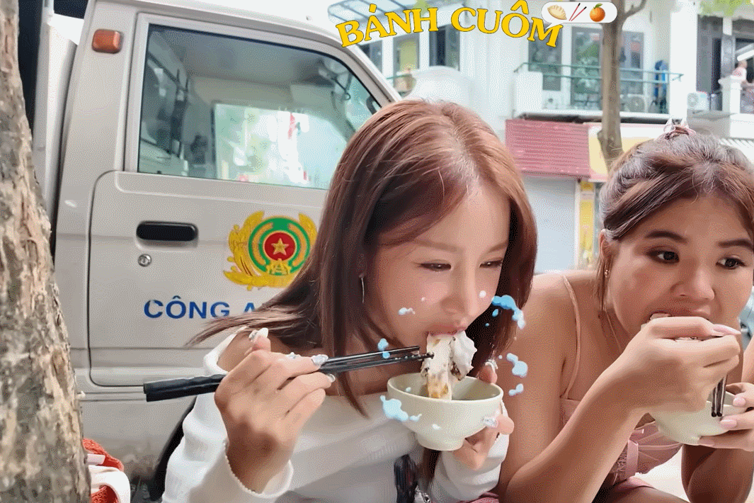 Ăn món làm từ bột xay cối đá ở Hà Nội, cô gái Thái Lan nức nở khen ngon