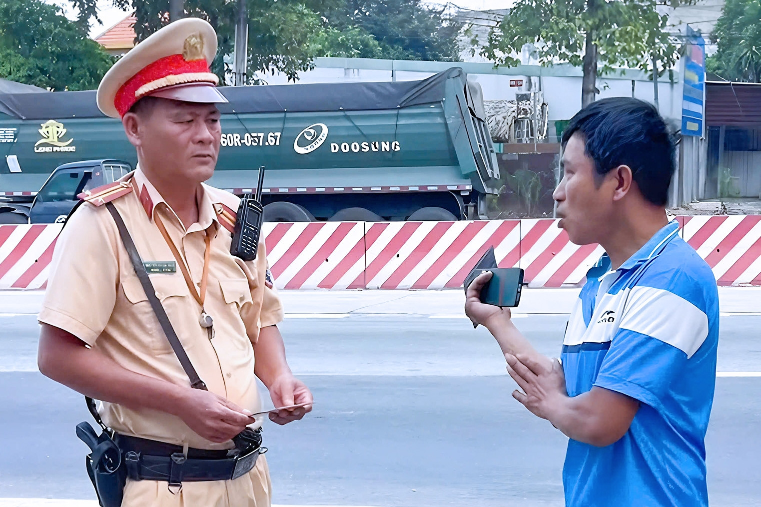 CSGT Bình Dương thổi còi, người vi phạm bất ngờ khi chỉ bị… nhắc nhở