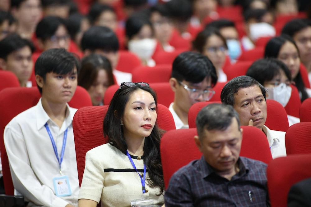 Viên chức.jpg