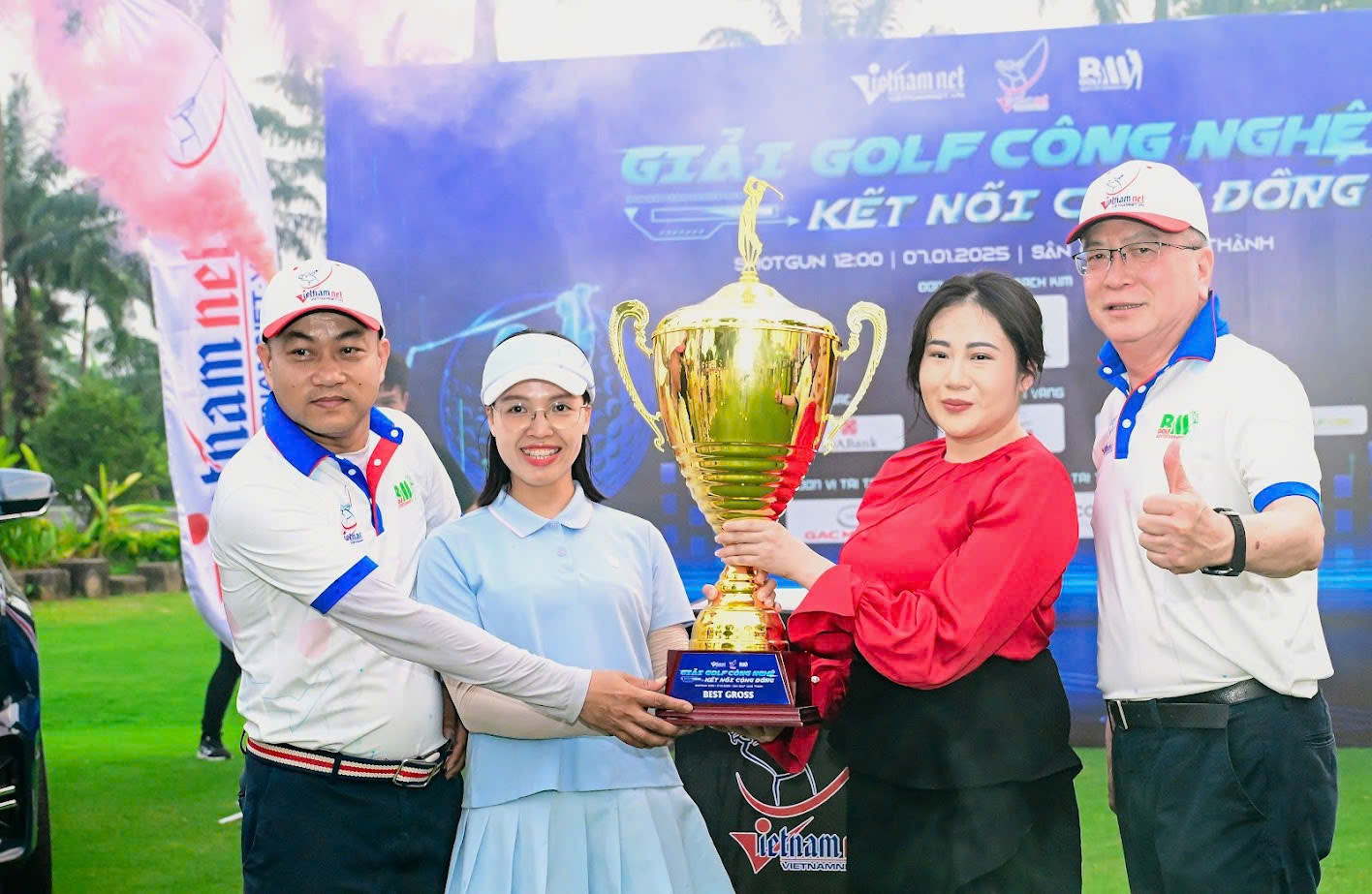 Golfer Phan Thị Lan Hương giành chức vô địch với thành tích 79 gậy 