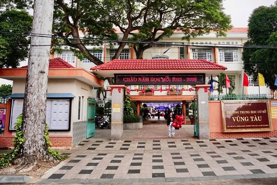 Bản tin chiều 1/10: Nổ lớn kèm chập điện trong giờ học, học sinh phải sơ tán